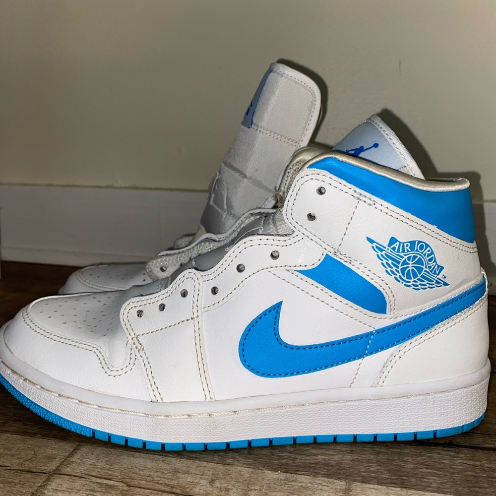 Nike White and Blue Sneakers